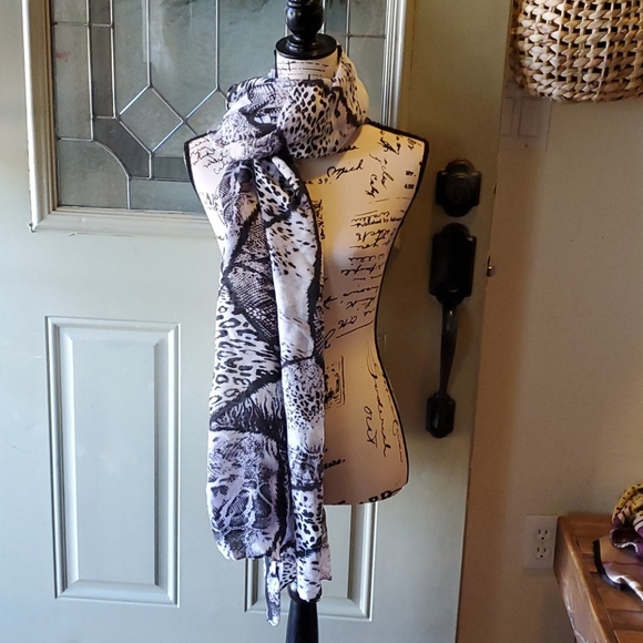 Lulla collection by Bindya long scarf new - Picture 2 of 3